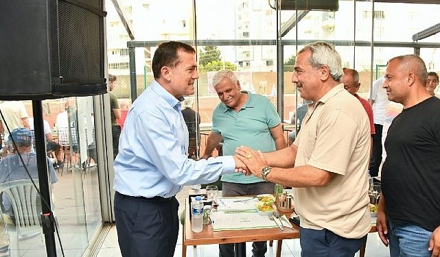 Lider Abdullah Özyiğit, mahalle muhtarlarıyla bir ortaya geldi