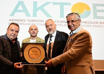 Lider Böcek Kemer’de