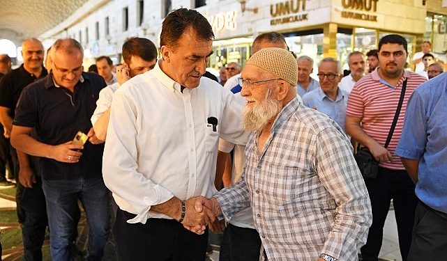 Lider Dündar, çarşı esnafıyla gönül gönüle