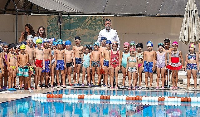 Lider Sandal istedi: Birinci kez havuzla tanıştılar