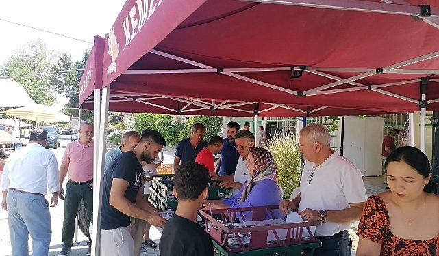 Lider Topaloğlu’ndan vatandaşlara aşure ikramı