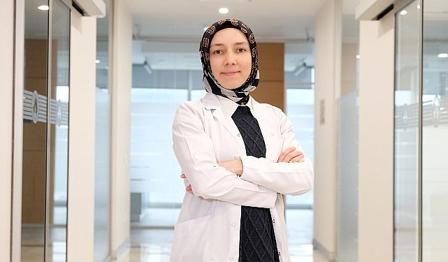 Lip Repositioning süreci dudakların fazla üst çıkmasını pürüzler