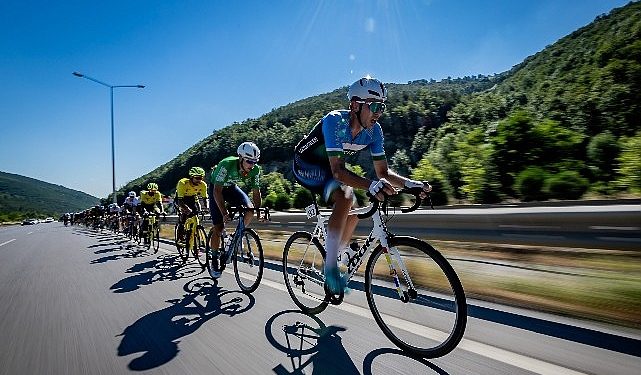 Memleketler arası 100. Yıl Cumhuriyet Bisiklet Tipi’nin 4. Etabında bisikletçiler rüzgara karşı finişe vardı