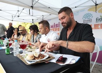 Misi’de mahallî lezzetler yarıştı