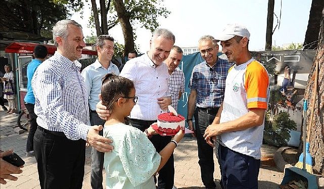 Paklık İşçisine Sürpriz Doğum Günü Kutlaması