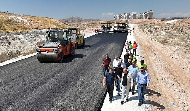 Selçuklu Belediye Lideri Ahmet Pekyatırmacı, yıl içinde 150 bin ton sıcak asfalt dökeceklerini söyledi
