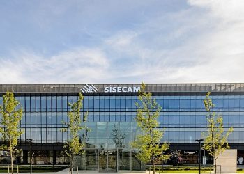 Şişecam Elektrikli Araçlara Özel Üreteceği Camlarla Pak Geleceğe Katkı Sağlayacak