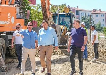 Son 1 yılda 150 bin metrekare kilit parke taşı serildi, 5 bin ton asfalt döküldü