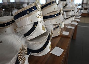 Sünnet çocuklarının kıyafetleri dağıtılıyor