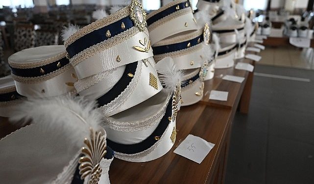 Sünnet çocuklarının kıyafetleri dağıtılıyor