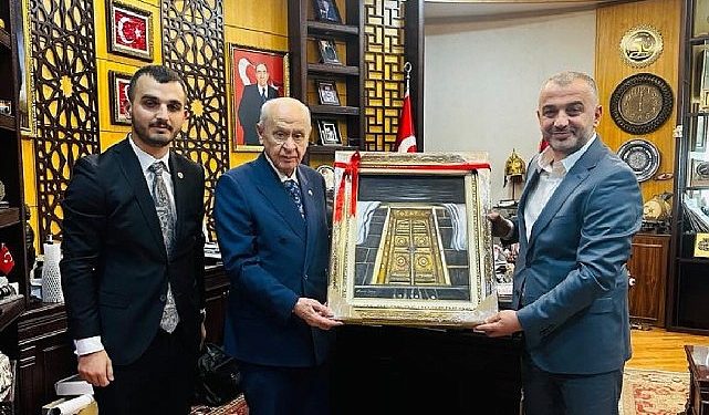 Tarihi ve Kutsal Yerler ile Büyüleyen Stant: Amine Sultan Tan’ın “Ruh-u Revan” Standı.