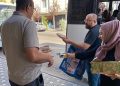 Tukuaz masa takımlarından sabah vatandaşlara simit ve meyve suyu ikramı