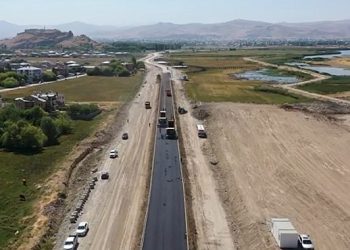 Van Kıyı Yolu’nda Asfalt Çalışmaları Başladı