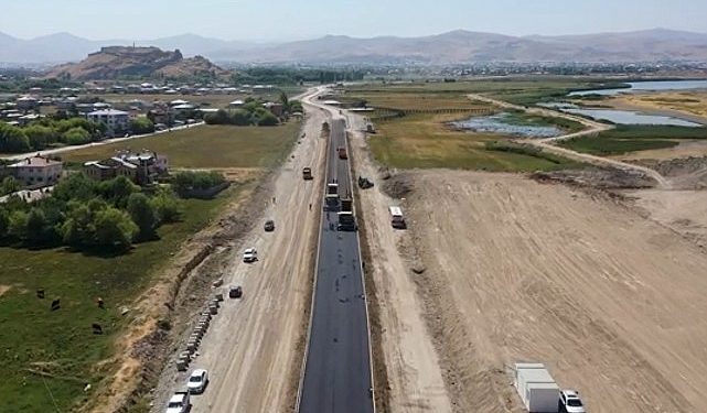 Van Kıyı Yolu’nda Asfalt Çalışmaları Başladı
