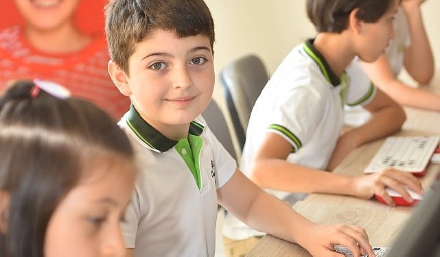 Vodafone’un “Bu Atıklar Kod Yazıyor” projesine Yemeksepeti’nden takviye