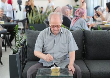 Yaşlı Ömür Merkezi’nde Aşure İkramı