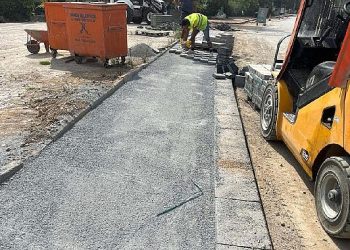 Yelkenkaya Caddesinin kaldırımları yenileniyor