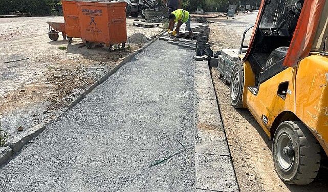 Yelkenkaya Caddesinin kaldırımları yenileniyor