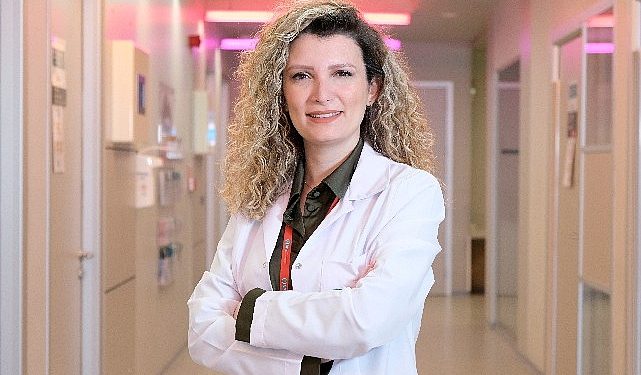 Zayıf, ince belirli, uzun, renkli gözlü ve daima topuklu ayakkabı giyiyor. Barbie, çocuklarda fizikî ve ruhsal meselelere neden oluyor