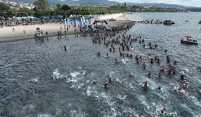 Zeytinburnu Masterler Yüzme Ekibi 2 bin 650 Metreye Kulaç Attı