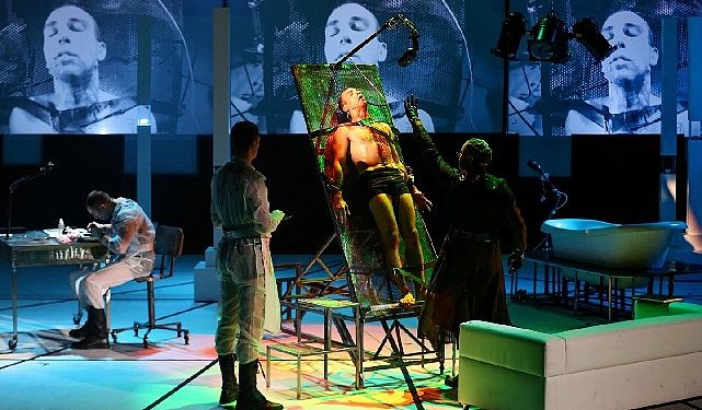 “1984” yılın oyunu seçildi