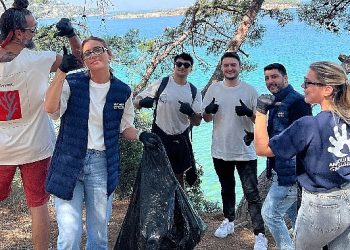 Anadolu Efes Maviyi Muhafazaya Devam Ediyor