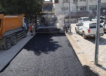 Antalya Büyükşehir’den Elmalı Hükümet Caddesine sıcak asfalt