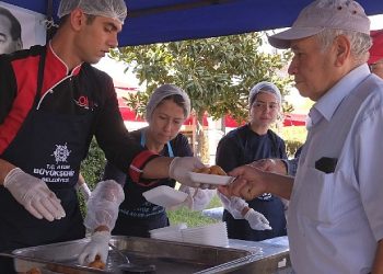 Aydın Büyükşehir Belediyesi’nden Merhum Başbakan Adnan Menderes Anısına beş farklı noktada lokma hayrı
