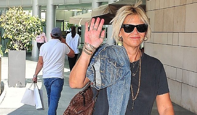 Ayşe Arman öğlen yemeği için geldiği Kanyon’da görüntülendi