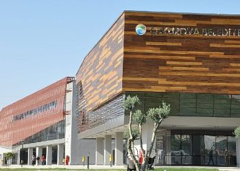 Başımız Dik Alnımız Ak Vazifemizin Başındayız