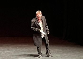 Belçika’nın tanınmış oyuncularından Arif Hakan “Bir Mecnunun Hatıra Defteri” ile artık İstanbul’da