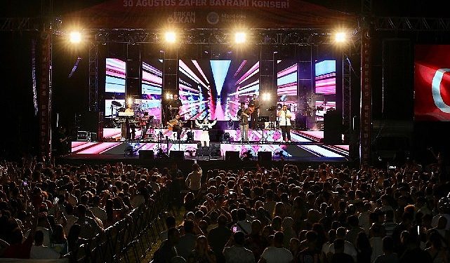 Büyük Zaferin 101. Yılı Menderes’te Coşkuyla Kutlandı