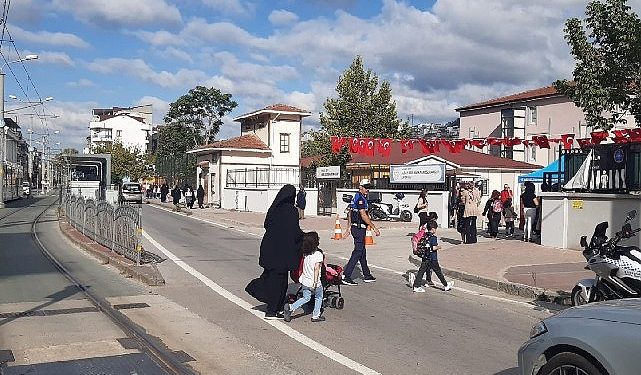 Büyükşehir Zabıtası Okul Önlerinde, Çocuklar İnançta