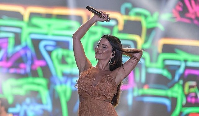Çim Konserleri’nde Simge’yle süper gala