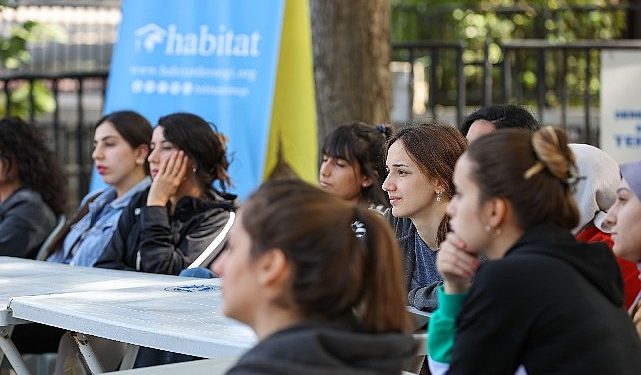 Depremzede Gençler Buca’da Moral Depoladı