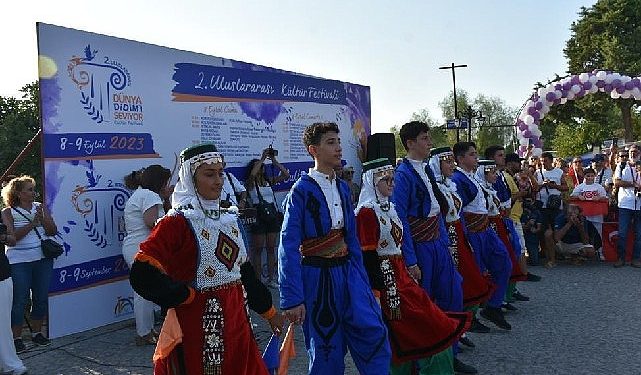 Dünya Didim’i Seviyor Şenliği rengarenk imajlara sahne oldu