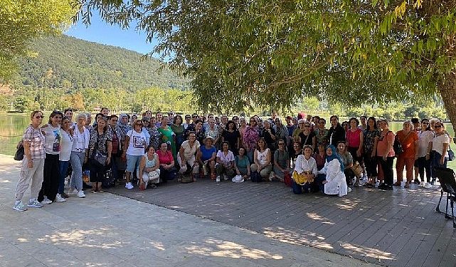 Efes Selçuklu bayanlar Biz Bize Seyahatleri ile toplumsallaşıyor