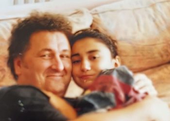 Evrencan Gündüz, Babasının Müziklerini Tekrar Seslendirme Geleneğini Sürdürüyor: ‘Aşkın Sesini Duyuyorum’