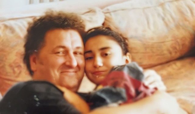 Evrencan Gündüz, Babasının Müziklerini Tekrar Seslendirme Geleneğini Sürdürüyor: ‘Aşkın Sesini Duyuyorum’