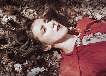 Fado ve Çağdaş İngiliz Müziğini Harmanlayan Nessi Gomes, 11 Kasım’da Kuvvetli PSM’de!