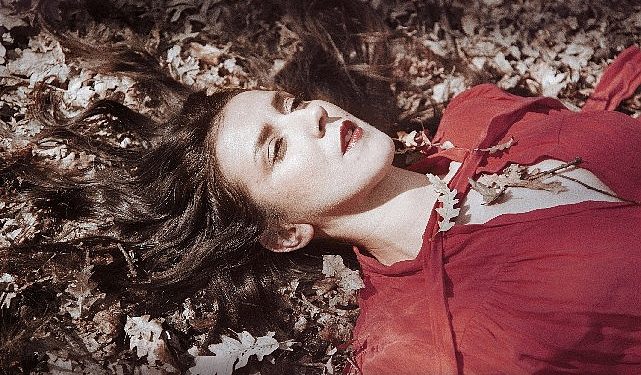 Fado ve Çağdaş İngiliz Müziğini Harmanlayan Nessi Gomes, 11 Kasım’da Kuvvetli PSM’de!