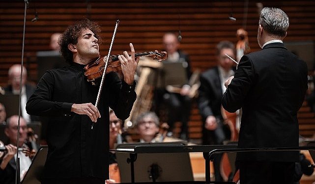 Genç Keman Sanatkarımız Elvin Hoxha Ganiyev, Karol Szymanowski Memleketler arası Müzik Yarışında 2.lik Mükafatını Aldı