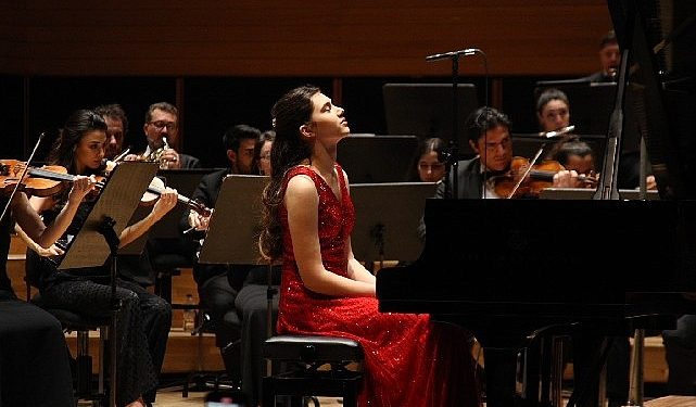 Genç Türk Piyanist İlyun Bürkev, Avrupa Sahnesinde Parlıyor