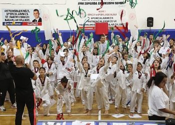 Gölcük Belediyesi Taekwando atletleri jenerasyon atladı