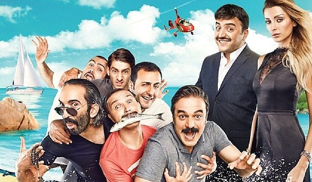 Gölcük’te açık havada sinema keyfi “Geniş Aile 2: Her Türlü” ile devam ediyor