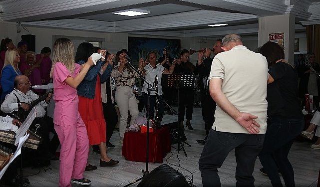 Gönül Köşkü Huzurevi Koro konseriyle eğlendi