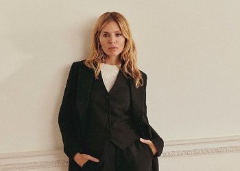 İki Dev İngiliz İkonu Bir Ortada