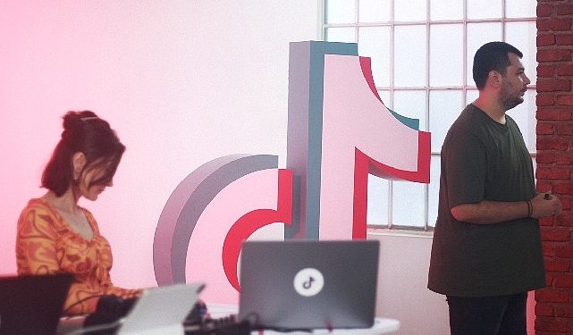 İki farklı yaratıcı topluluk TikTok’ta bir ortaya geldi