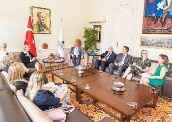 İngiltere Büyükelçisi Morris Lider Soyer’i ziyaret etti