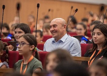 İzmir Büyükşehir Belediyesi çocukların güçlü fikirleriyle yönetilecek